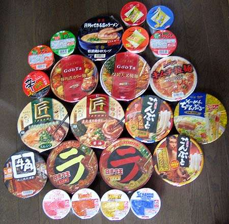 アパホテルが宿泊した受験生に無料でくれるカップ麺と水から狂気を感じるwww