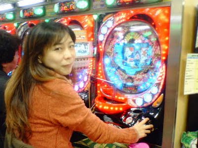 お笑い芸人・椿鬼奴さんが弓道着で矢を放つ瞬間、めっちゃ美しい…