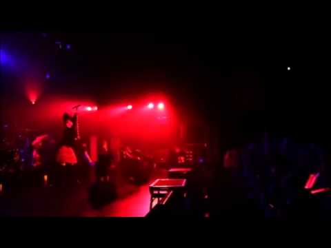 BABYMETAL ヘドバンギャー！！ LIVE - YouTube