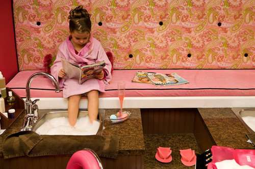 時代はここまできた…ニューヨークに幼い少女たち専門の美容エステが登場