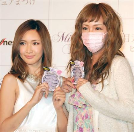 ざわちん初のものまねメイク本、発売1カ月で8万部突破!