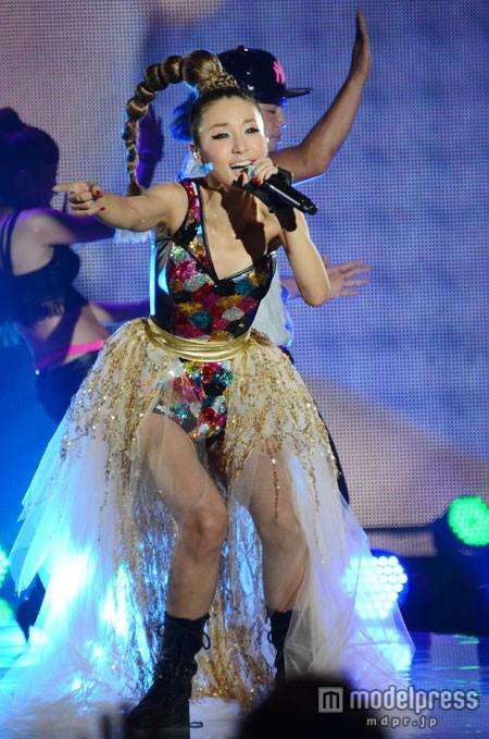 鈴木紗理奈、ありえない離婚の舞台裏に共演者も仰天 - Ameba News [アメーバニュース]