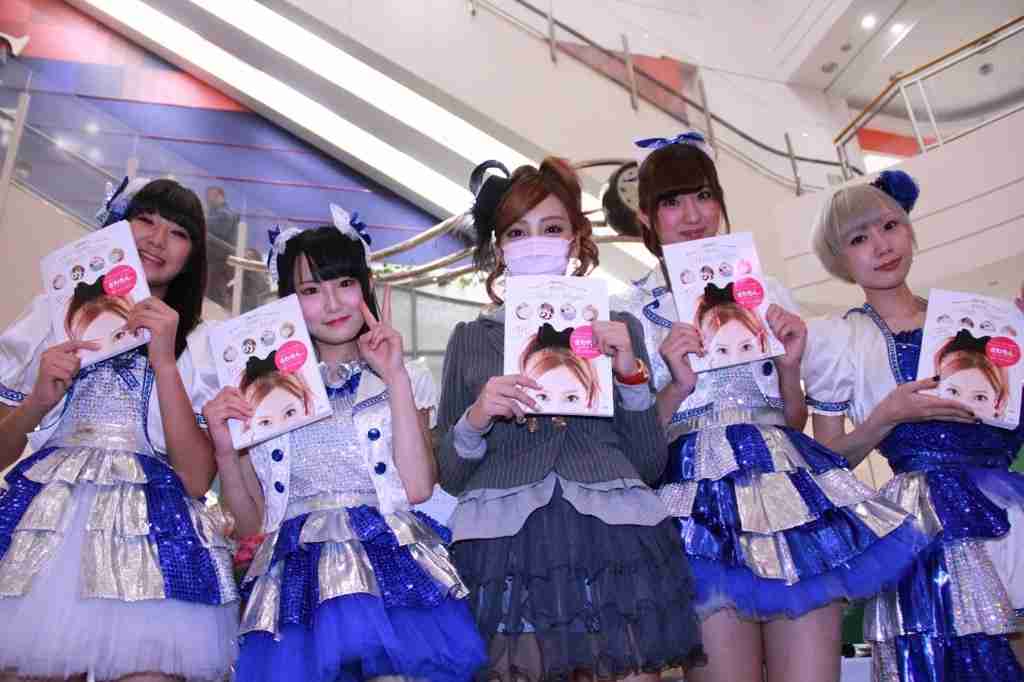 ざわちん初のものまねメイク本、発売1カ月で8万部突破!