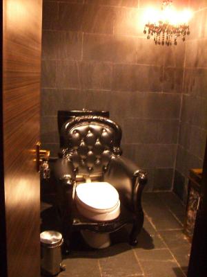 トイレで用を足したら便器が爆発　原因はトイレが汚かったから