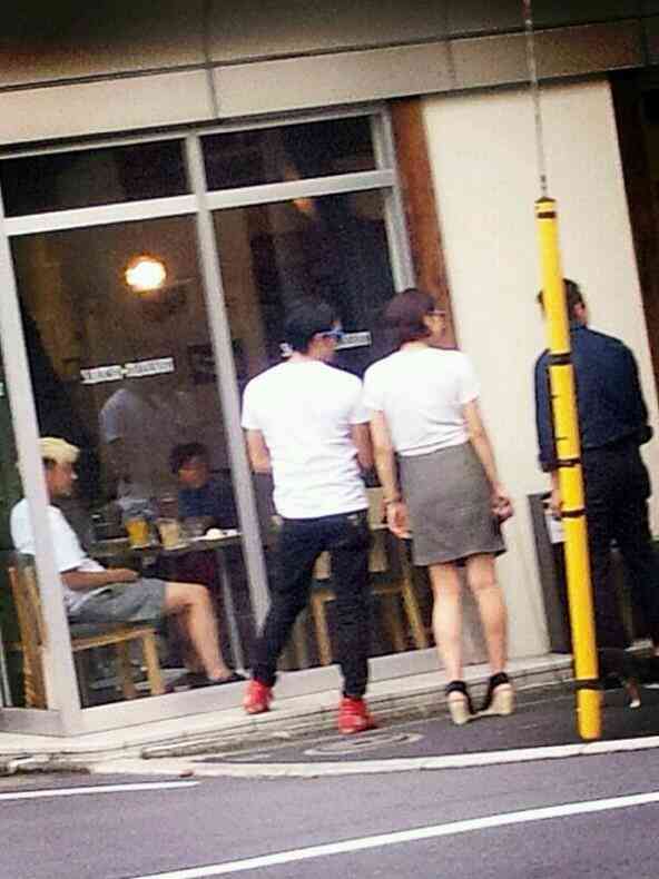 【画像流出】長澤まさみ＆伊勢谷友介＆犬、中目黒で白昼堂々“手つなぎデート”！