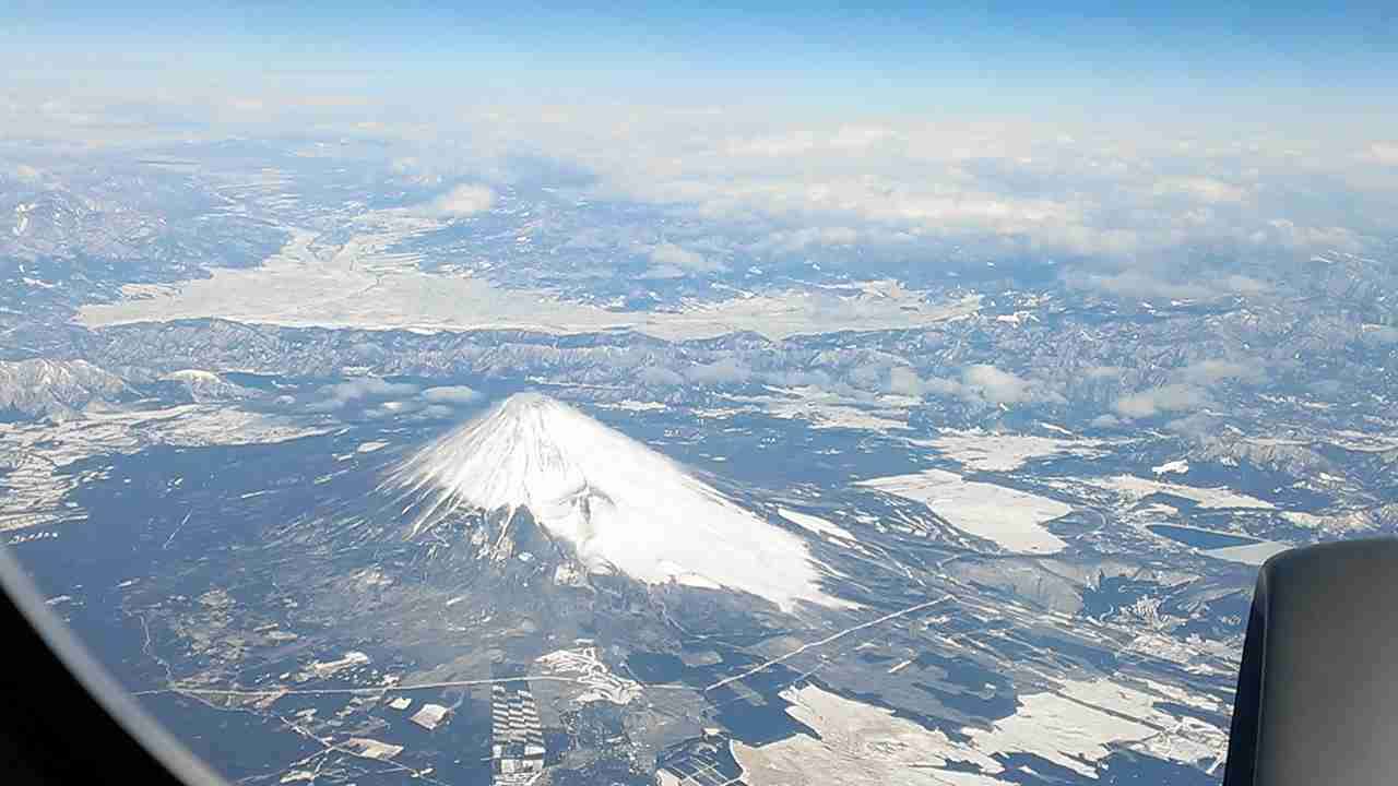空から撮影した山梨県がヤバすぎる…甲府盆地がまるごと雪に埋もれた状態に
