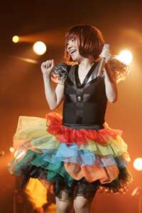 派手なファッションやメイクが似合う芸能人は？