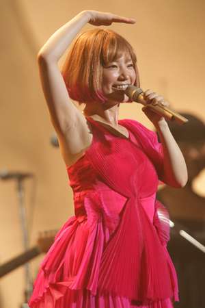 派手なファッションやメイクが似合う芸能人は？
