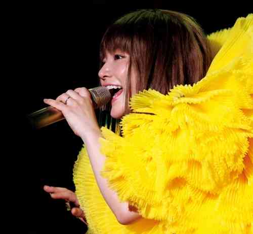 派手なファッションやメイクが似合う芸能人は？