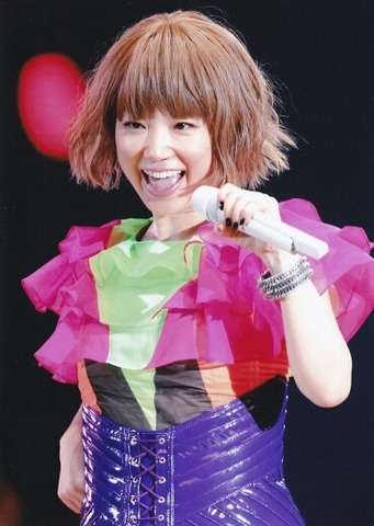 派手なファッションやメイクが似合う芸能人は？