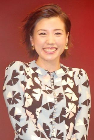 産後3か月の仲里依紗が出産後初公の場に登場