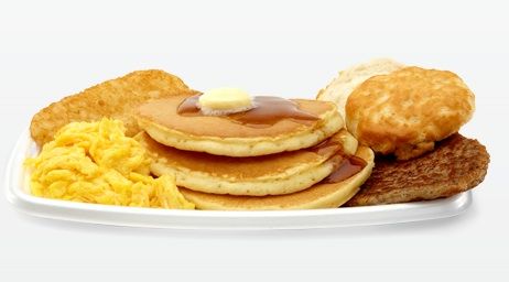 マクドナルドの“朝食プレート”上陸、フォークとナイフでゆっくり楽しむ