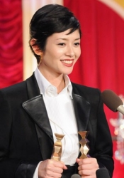 【日本アカデミー賞】真木よう子、35年ぶりのダブル受賞！うっすら目も潤む