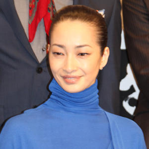 りょう、2年間の産休から完全復帰で変わらぬ美貌とスレンダーボディの秘訣を語る