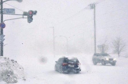 北海道、猛吹雪、記録的大雪に