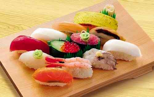 赤字が拡大した『小僧寿し』起死回生の挽回策としてピザを販売