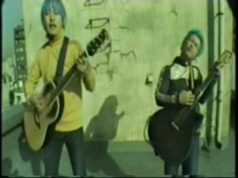 あの紙ヒコーキ　くもり空わって - YouTube