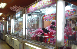 消費増税で経営が苦しいゲームセンターが苦肉の策「UFOキャッチャーの景品をつかみにくくする」