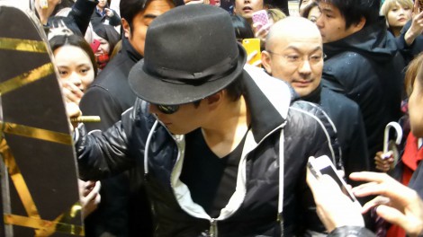 GACKT、渋谷“降臨”で一時騒然　「きょうは雪がすごいな。。こんな日なら渋谷も人は少ないかな…」