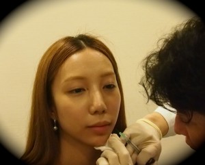 立体感皆無…ざわちんのメイクは「もはや塗り絵」!?　モノマネも実は似てない？