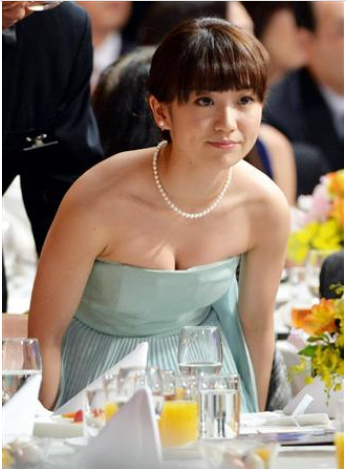 AKB48大島優子、“モロ肩出し”セクシーに登場　“女優ゆうこ”としての飛躍誓う