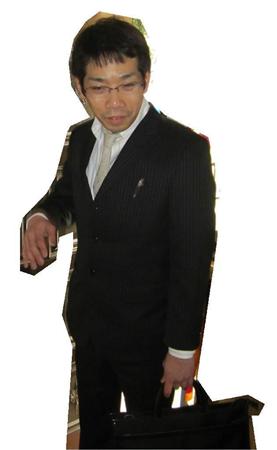 「恥ずかしいけど…」詐欺の受け子が写真撮影に応じるww