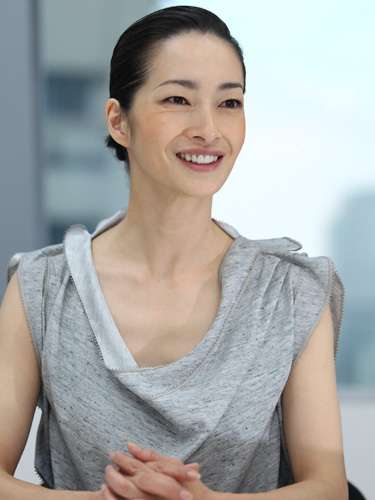 りょう、2年間の産休から完全復帰で変わらぬ美貌とスレンダーボディの秘訣を語る