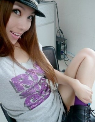 中国の「最もかわいい女性教師」がネットで話題