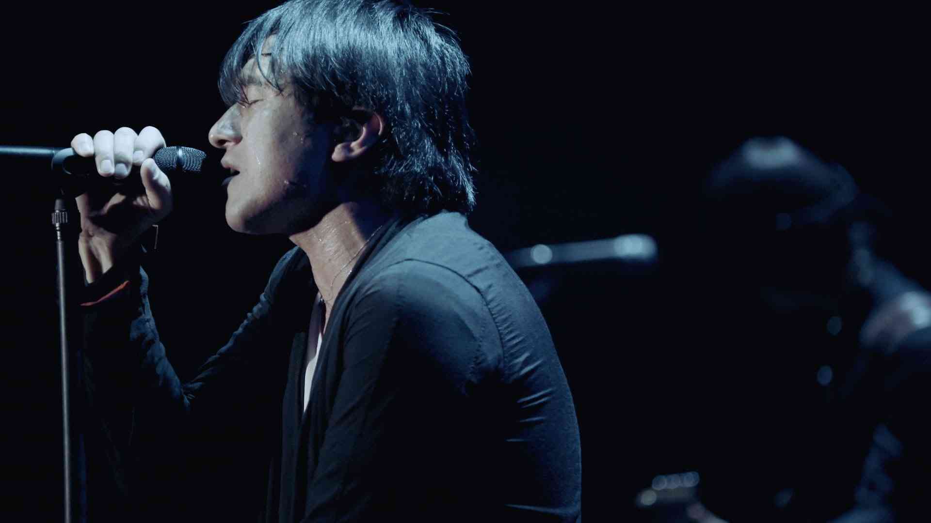 Mr.Children「抱きしめたい」Mr.Children［(an imitation) blood orange］Tour - YouTube