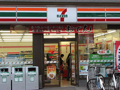訪日中のダライ・ラマ14世…なんとコンビニで紅茶花伝をご購入