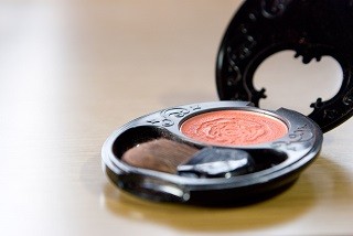 働く女子が1カ月に美容にかけるお金は？⇒3,000円未満が36.3％！|ニュース&エンタメ情報『読めるモ』