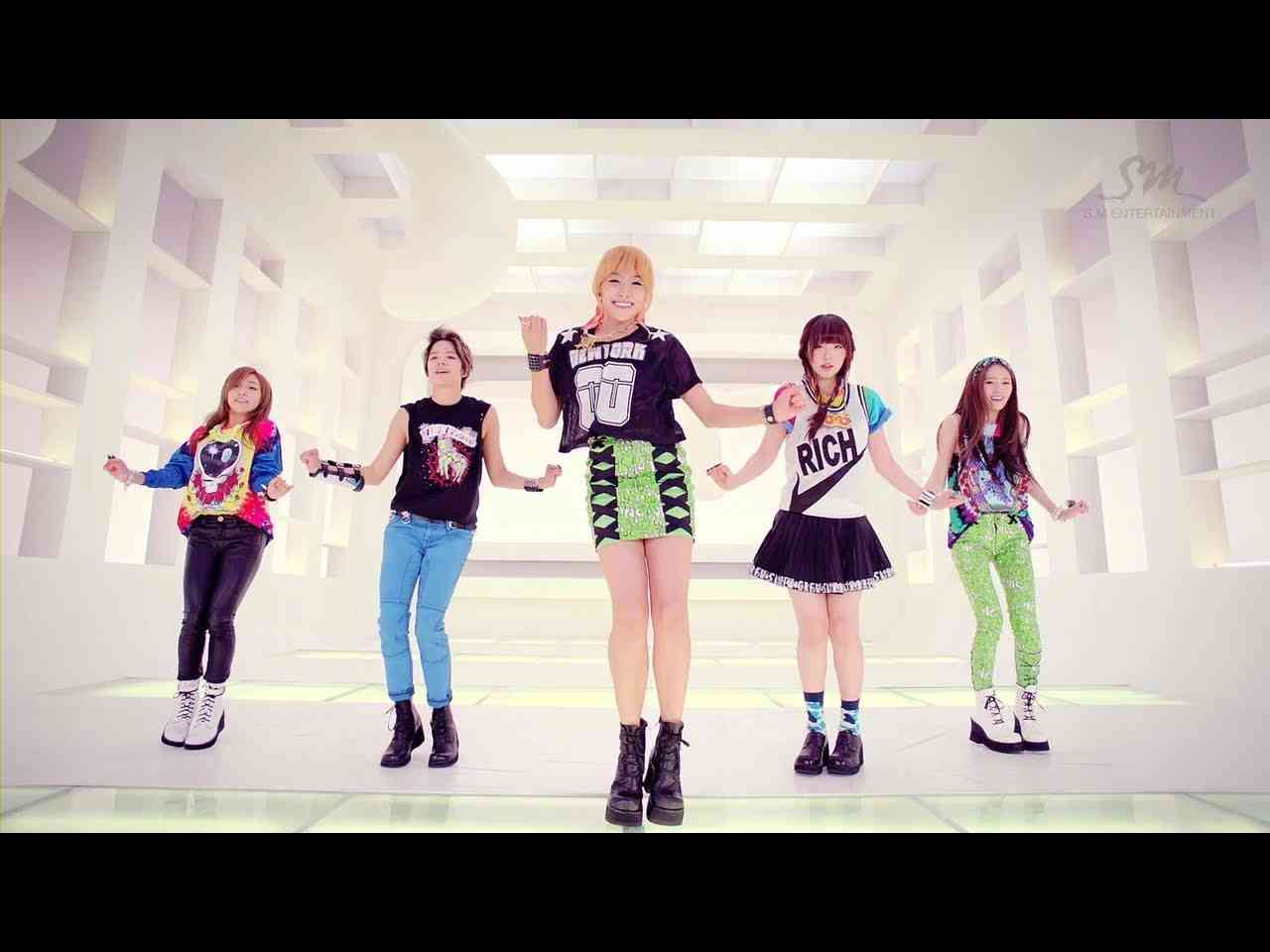에프엑스_Electric Shock_Music Video - YouTube