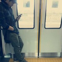 【悲報】嵐・二宮和也が電車で目撃される → オーラなさすぎだと話題にｗｗｗ - NAVER まとめ