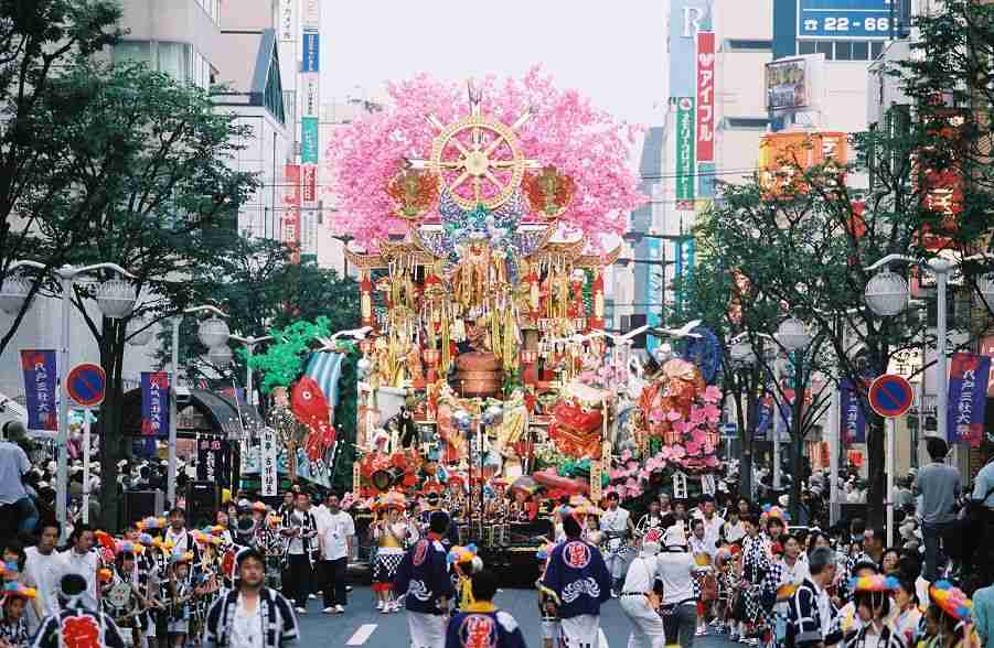 あなたの地元の自慢のお祭りは？