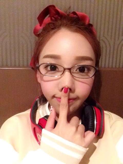 ざわちん、視力低下しメガネデビュー！←メガネ画像がヤバすぎる件