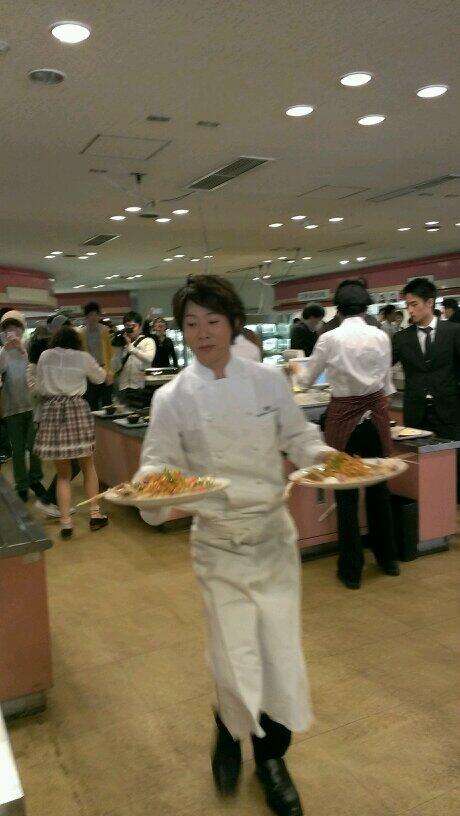 立命館大学の食堂に川越達也シェフが登場！パスタ1皿の値段がヤバいwww