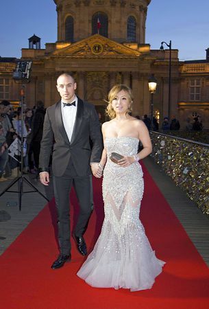 浜崎あゆみ、ひな祭り婚を発表！婚約から2カ月半、晴れて夫婦に