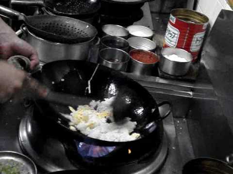 チャーハン レシピ 作り方　中華料理人が作る本格炒飯　簡単料理教室 - YouTube