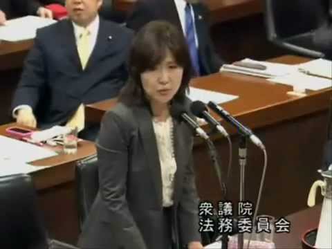 稲田朋美　韓国での反日デモに参加した岡崎トミ子は辞任しろ - YouTube