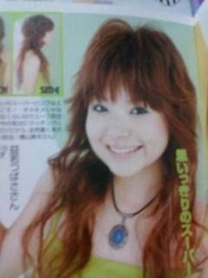 益若つばさ、髪色チェンジ＆メイド服姿公開