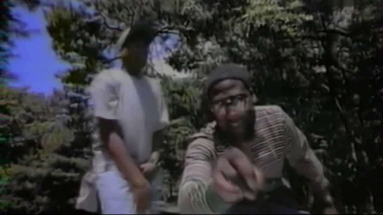 De La Soul Feat. Q-Tip & Vinia Mojica - A Roller Skating Jam Named 'Saturdays' - YouTube