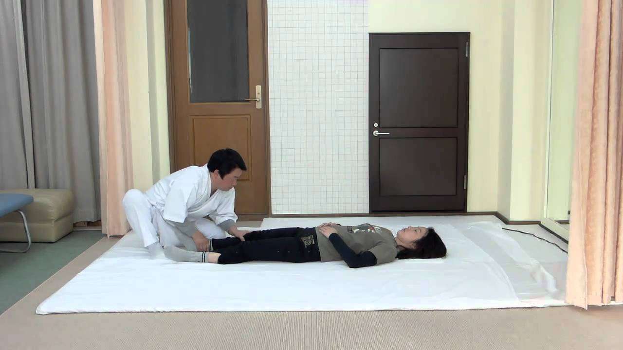 側湾症の治療 - YouTube