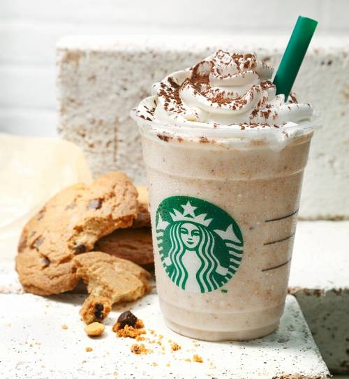 スタバでクッキーまるごとの大胆フラペチーノ発売　ザクザク食感の日本限定メニュー