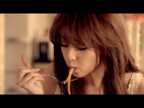 沢尻エリカ、CMで"ドカ食い"披露 - YouTube