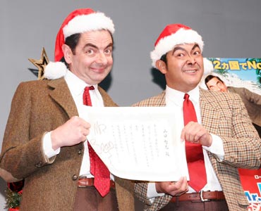 ぐっさん、ビーンとの夢の顔合わせにドッキドキ！本物登場に大はしゃぎ！ - シネマトゥデイ