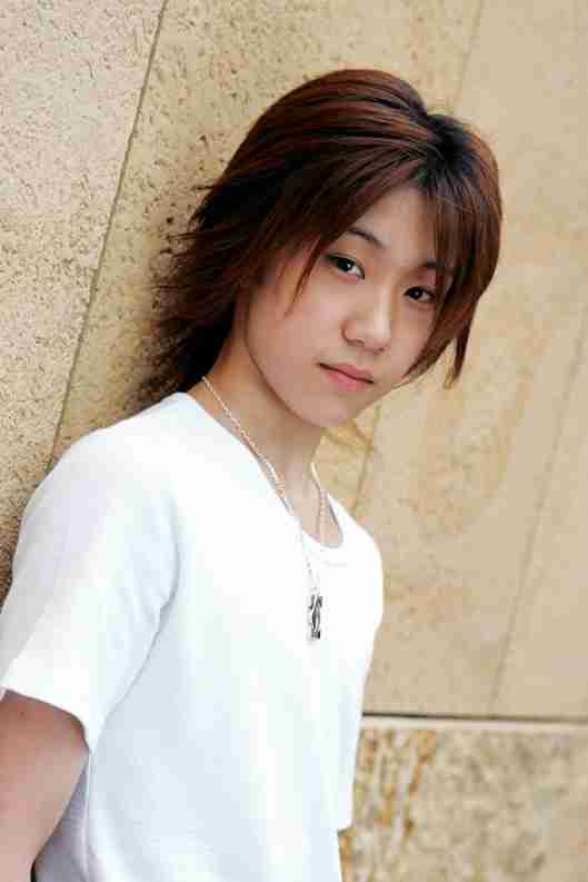 山本美月、白塗りの幽霊に変身