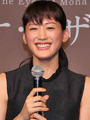 綾瀬はるか、ルーヴル美術館で自由すぎる行動