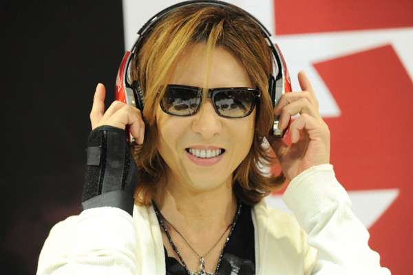 グラミー賞のオフィシャルサイトで、YOSHIKIの写真が世界1位！レディー・ガガを押さえる