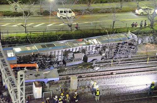 京浜東北線の回送電車が脱線・横転…JR川崎駅