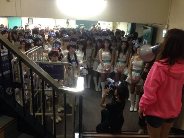 AKB48川栄李奈・入山杏奈が退院「ご心配をおかけしました」…負傷した腕にはタオル